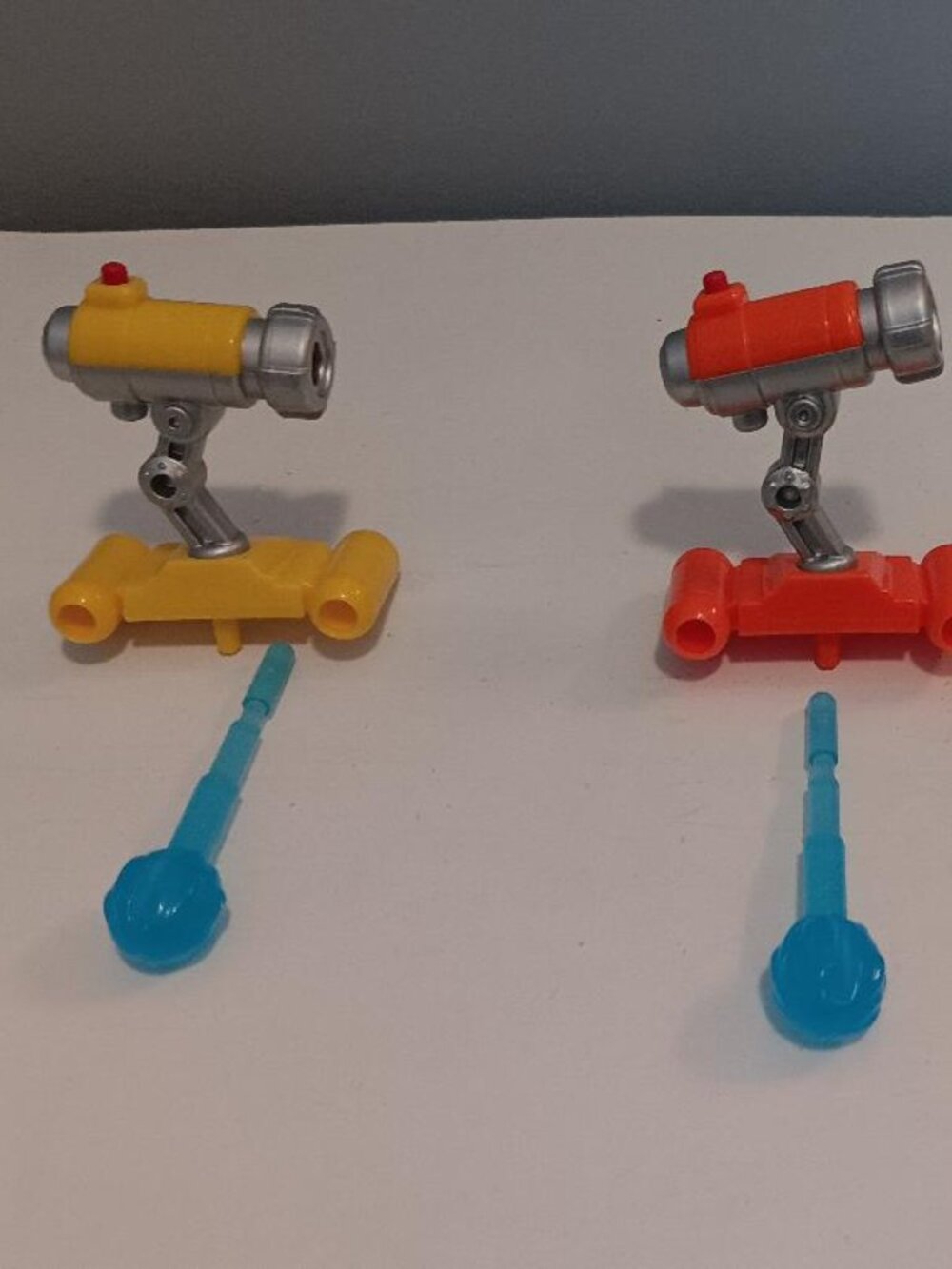 6 Pieces Paw Patrol Water Cannons and Blue Plastic Water Darts